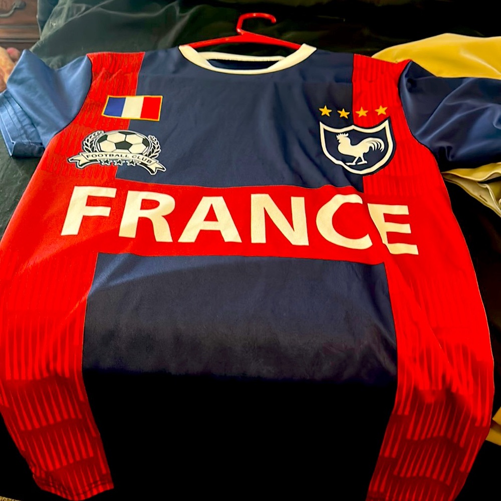 Men’s France soccer tshirt size medium